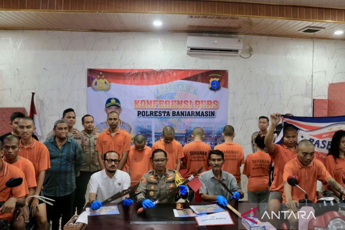 Polisi tangkap pimpinan gangster bersenjata tajam di Banjarmasin