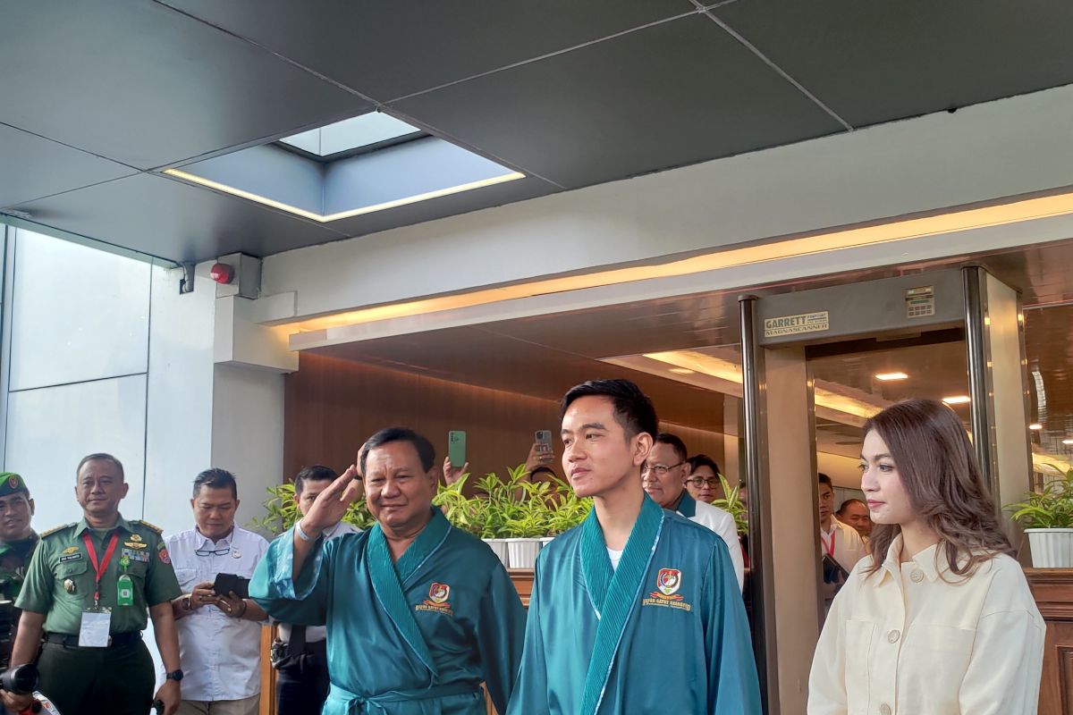 Prabowo dan Gibran kompak datang bersama untuk jalani tes kesehatan di RSPAD Jakarta