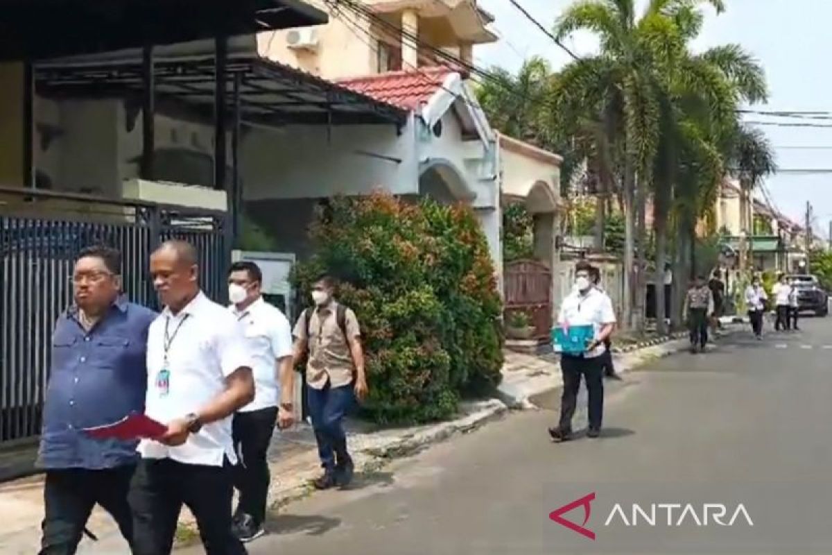 Rumah Ketua KPK Firli Bahuri di Bekasi digeledah polisi