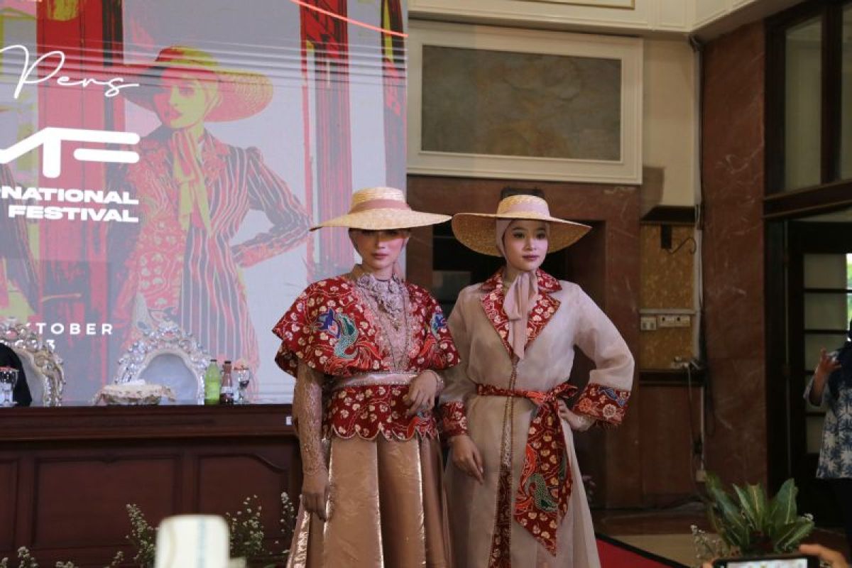 Enam batik khas Surabaya bersaing di pasar dunia pada IN2MF 2023