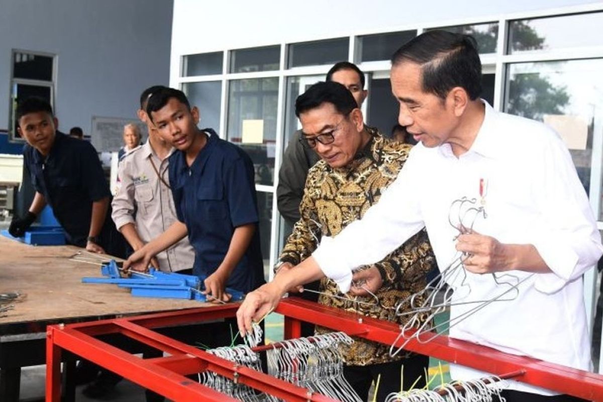 Presiden Jokowi minta SMK gandeng dunia industri untuk tingkatkan keahlian siswa