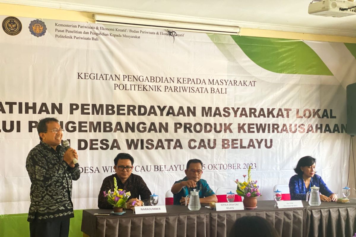 Poltekpar Bali bagikan ilmu pemasaran digital ke desa wisata Cau Belayu