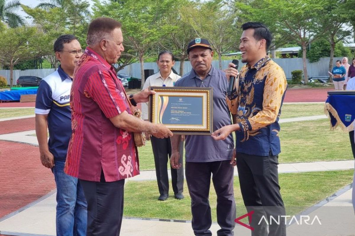 Pemprov Papua Barat kembali terima piagam Paritrana Award