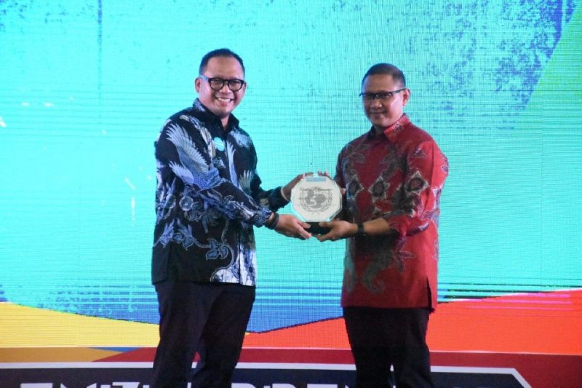 Dindik Jatim terima penghargaan UNICEF karena gagas SMA "double track"
