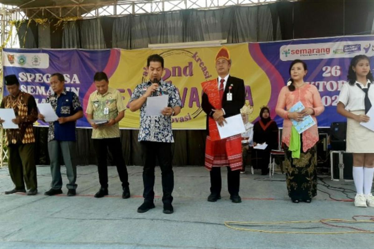 Mengalirkan inspirasi: 1.000 Puisi Cinta untuk negeri dari SMPN 31 Semarang