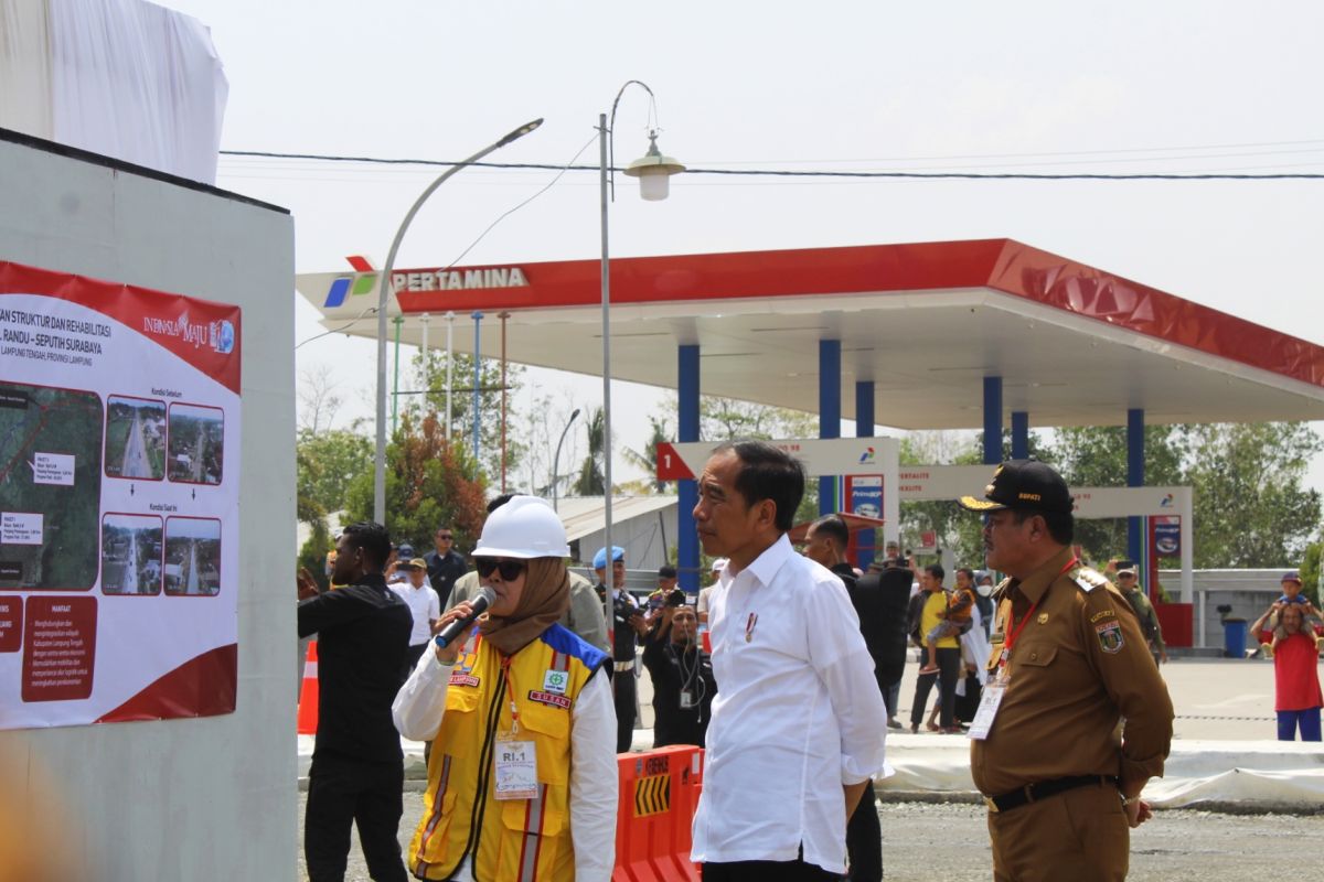 Jokowi sebut pengerjaan konstruksi jalan di Lampung sudah 60 persen