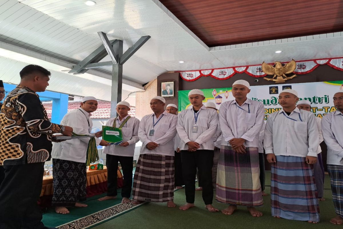 Rutan Kela IIB Wates mewisuda 38 Santri Madrasah Diniyah At-Taqwa