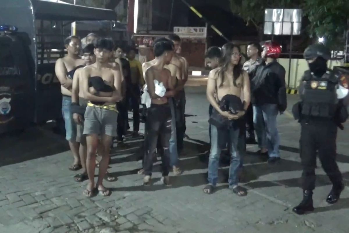 Polisi mengamankan 23 orang diduga pelaku tawuran di Makassar