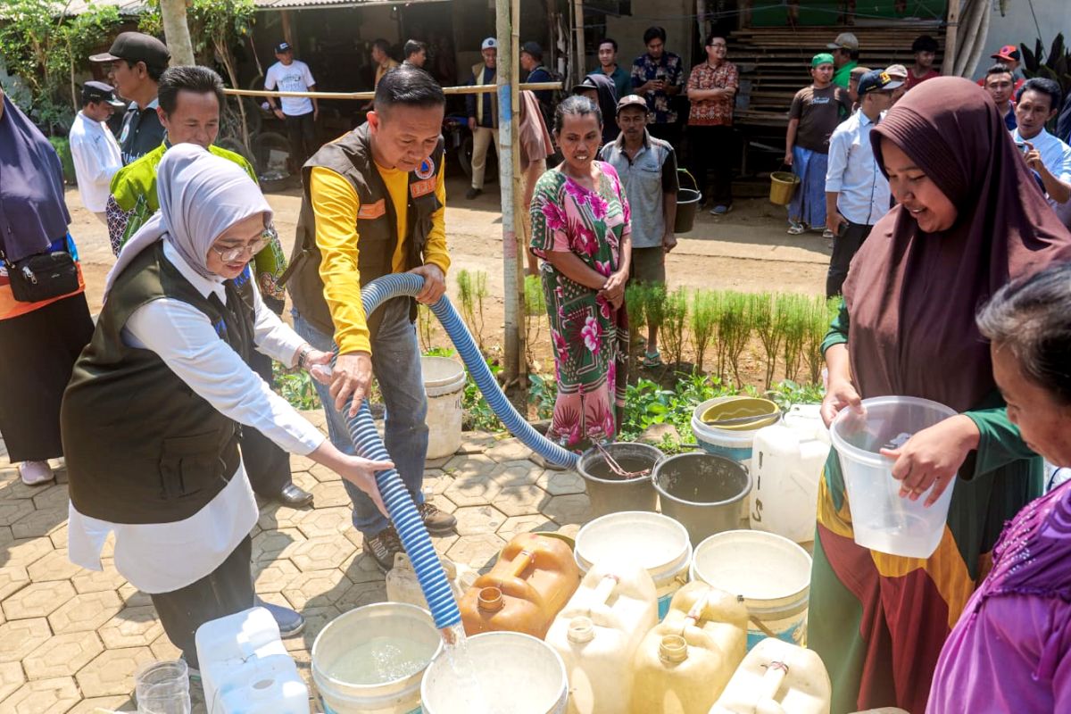 Pemkab Lumajang pasok air bersih untuk tiga desa yang kekeringan