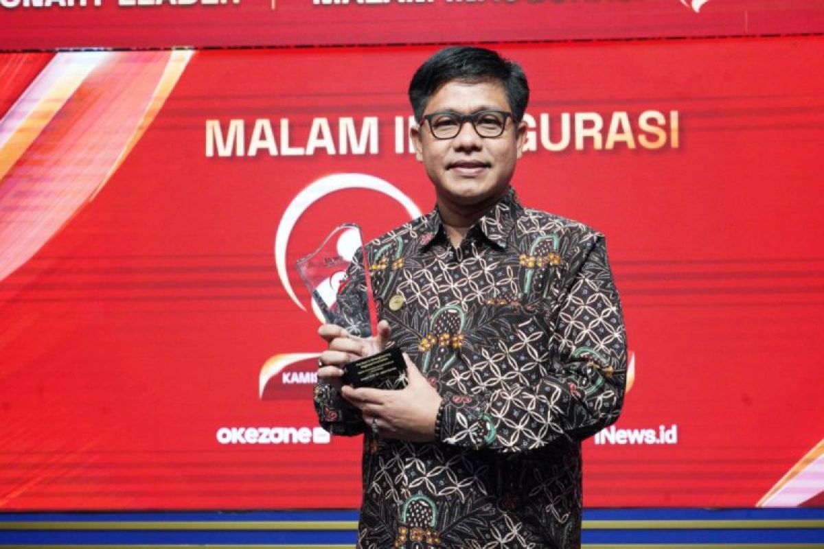 Rektor UMP raih penghargaan di ajang Indonesia Visionary Leader