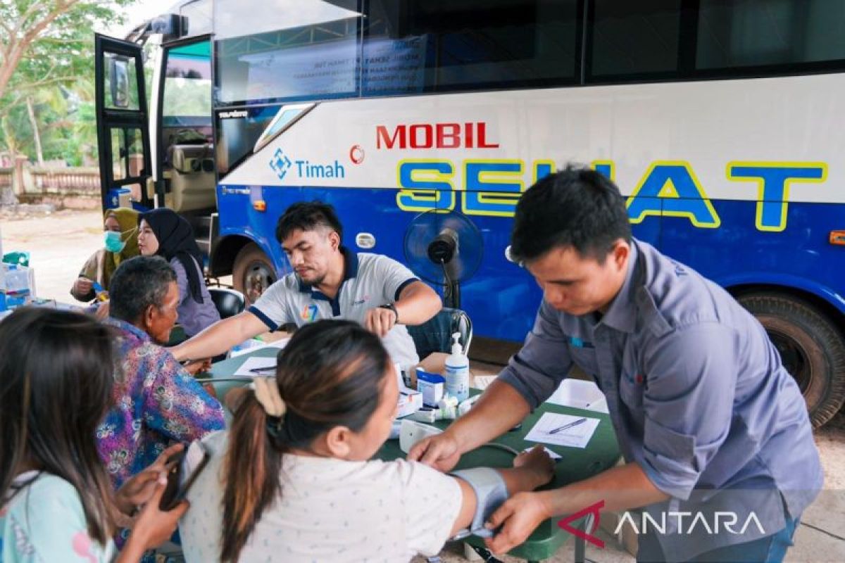 Warga Desa Rias Antusias Manfaatkan Layanan Berobat Gratis di Mobil Sehat PT Timah Tbk