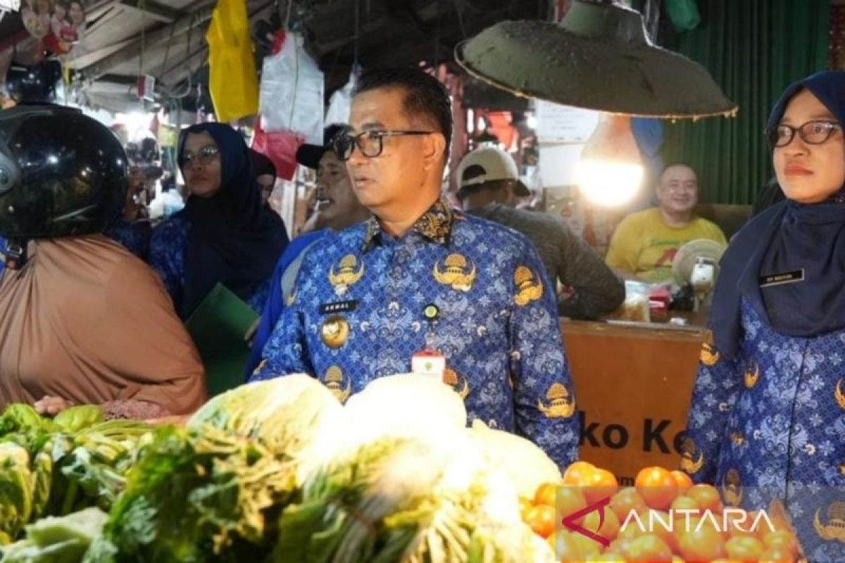 Pj Gubernur Kaltim sidak pasar di Samarinda pantau harga bapokting