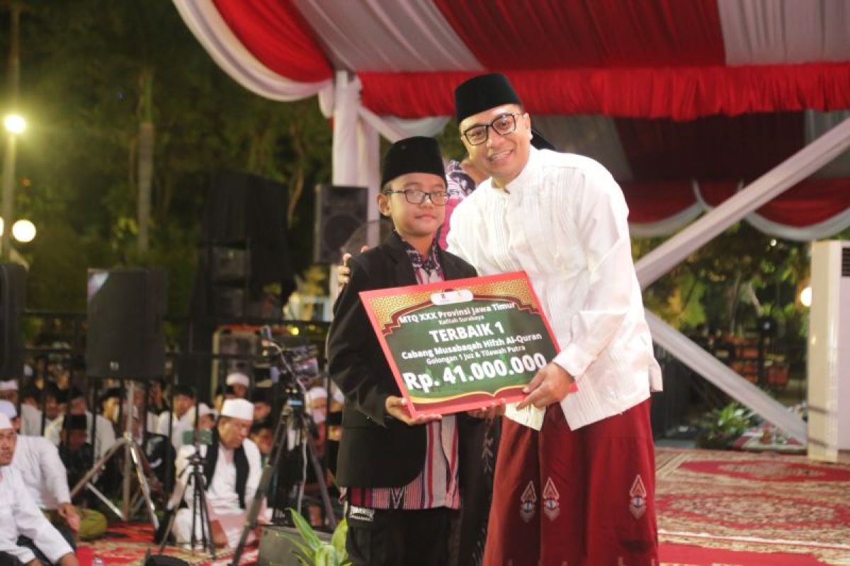 Wali Kota Surabaya beri penghargaan kafilah juara MTQ XXX