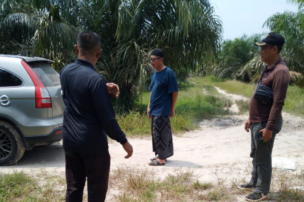 Temani  tahanan korupsi mengecek kebun sawit ,  kapolsek di Riau dimutasi