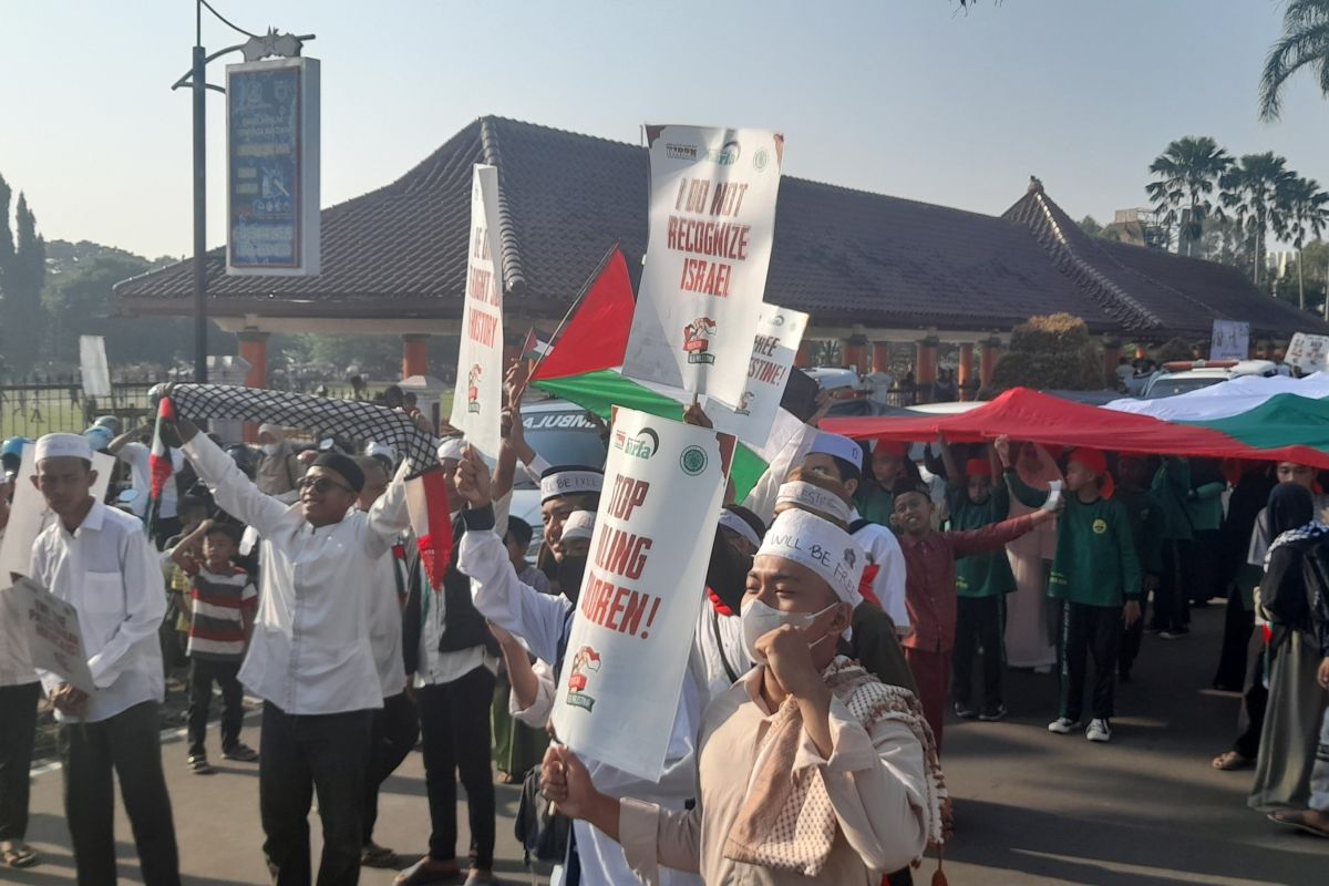Ratusan orang berpartisipasi dalam aksi bela Palestina di Pandeglang