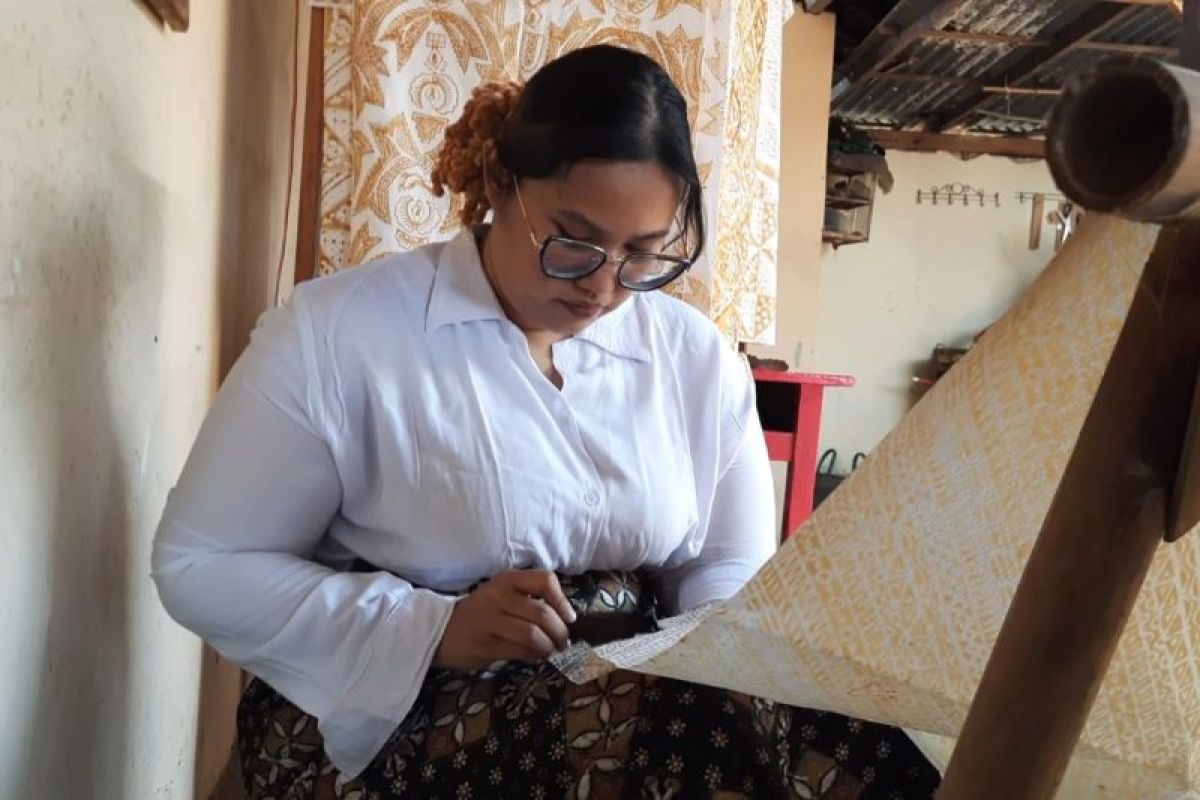Perajin batik tulis Kabupaten Trenggalek sasar pasar milenial