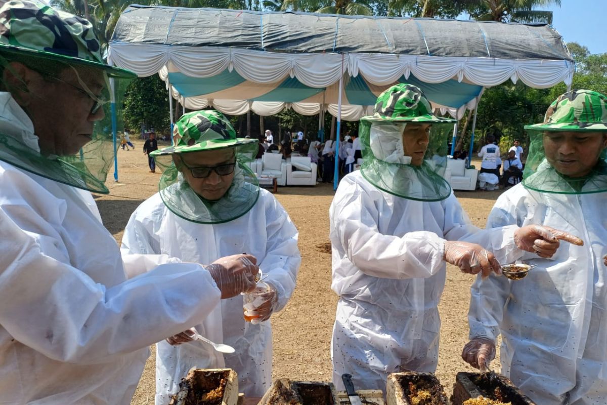 Abdimas BEM Vokasi UI kembangkan UMKM Desa Wisata Kubang Baros