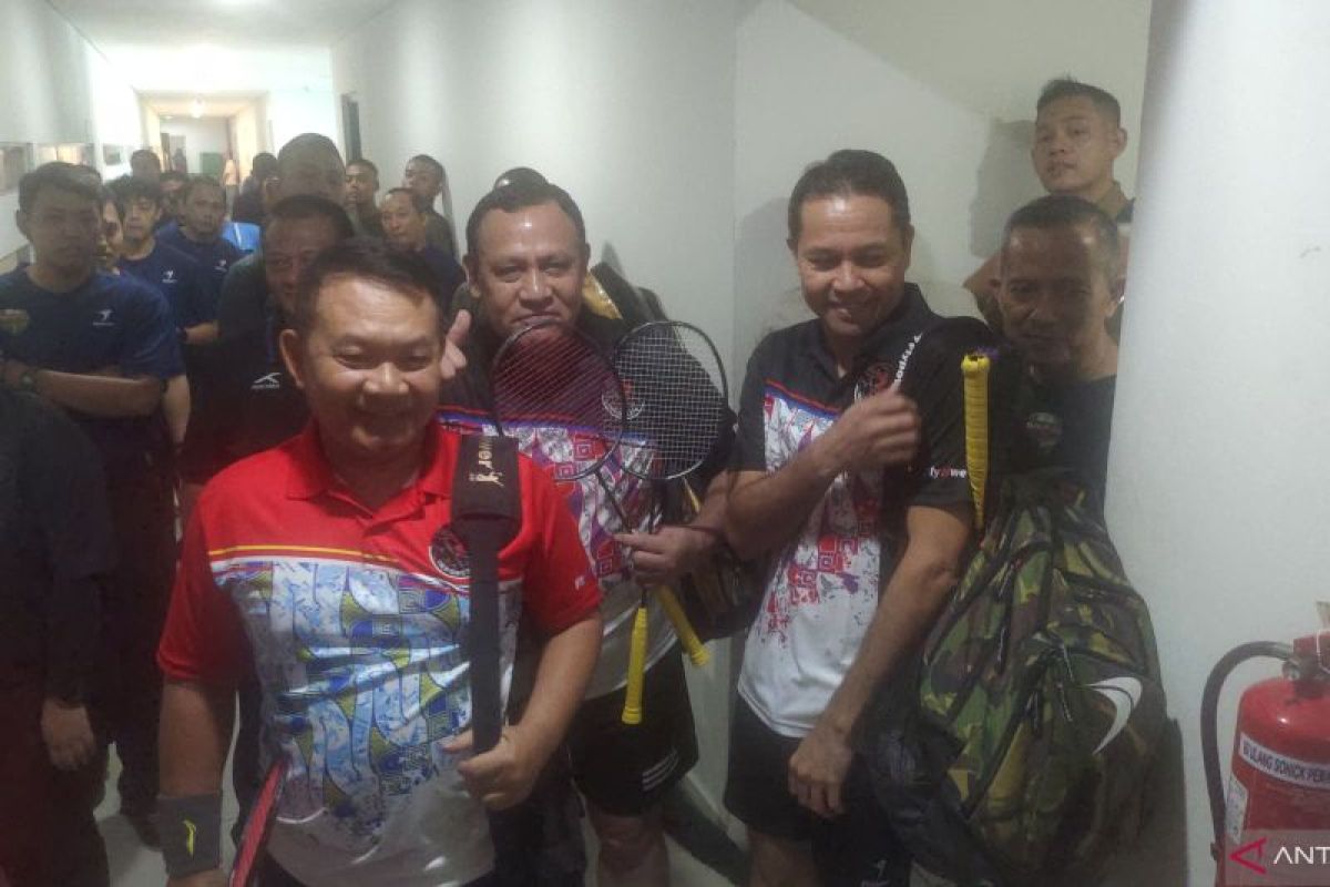 Ketua KPK bertanding bulu tangkis dengan eks Kasad Jenderal TNI Dudung