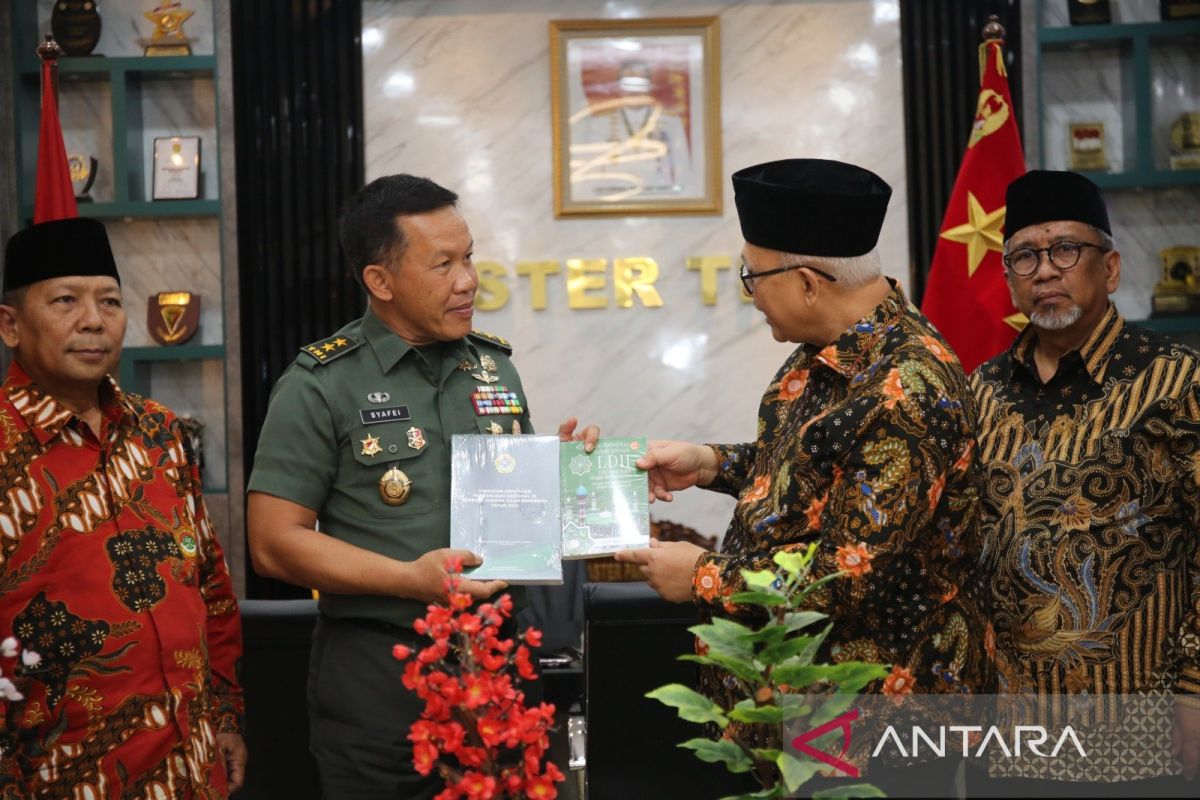 Aster Panglima TNI bahas stabilitas negara bersama LDII