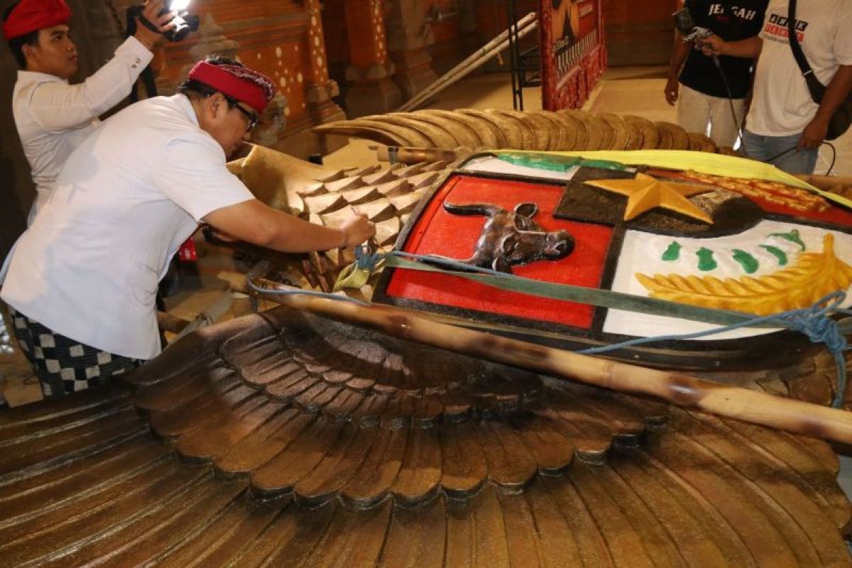 Pemkab Tabanan percantik wajah kota dengan hadirkan pahatan burung Garuda Pancasila