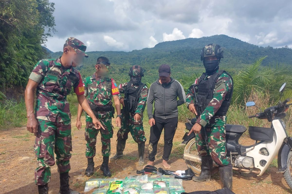 TNI tangkap pembawa 20 Kg sabu di Puring Kencana batas RI-Malaysia