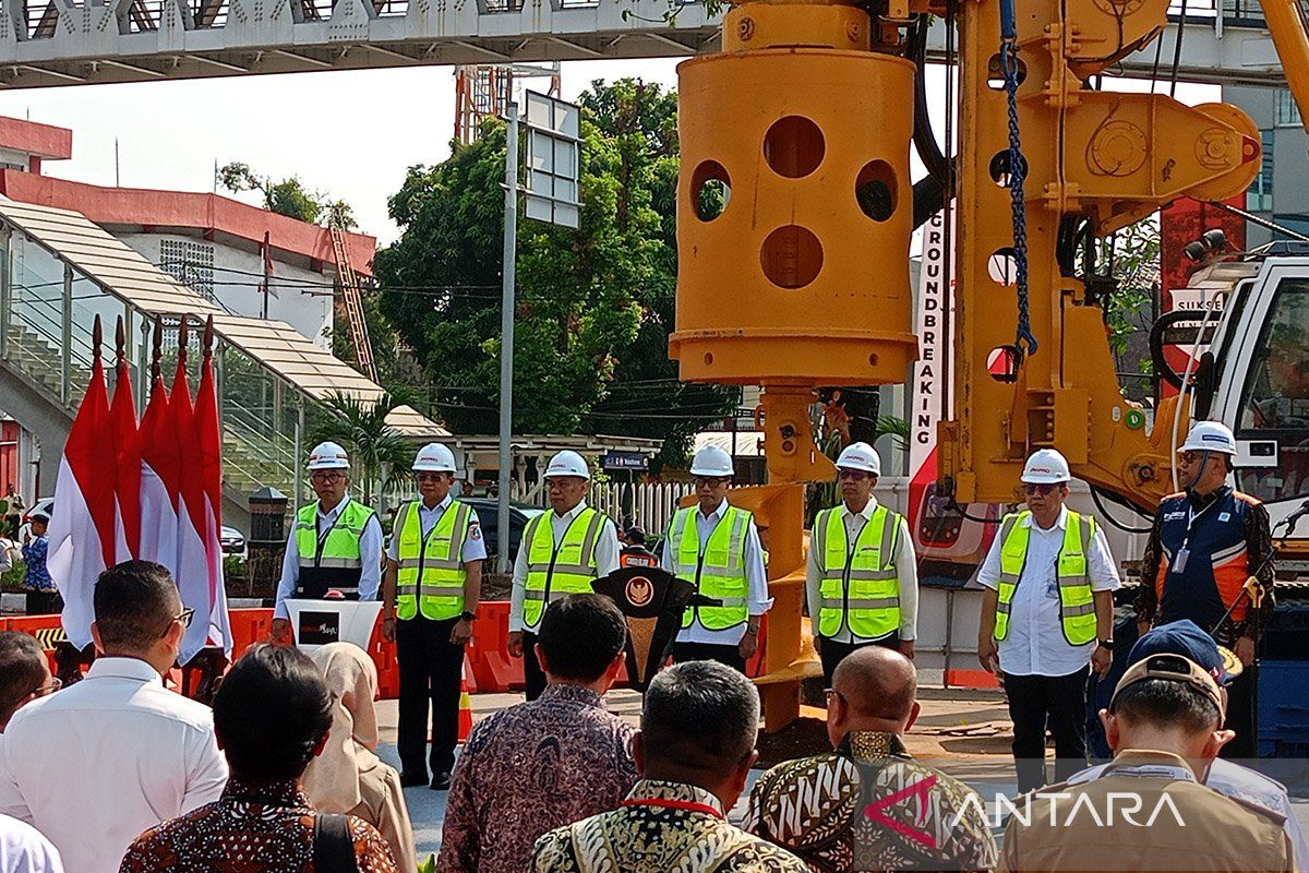 Gubernur DKI dan Menhub meresmikan konstruksi LRT Velodrome-Manggarai