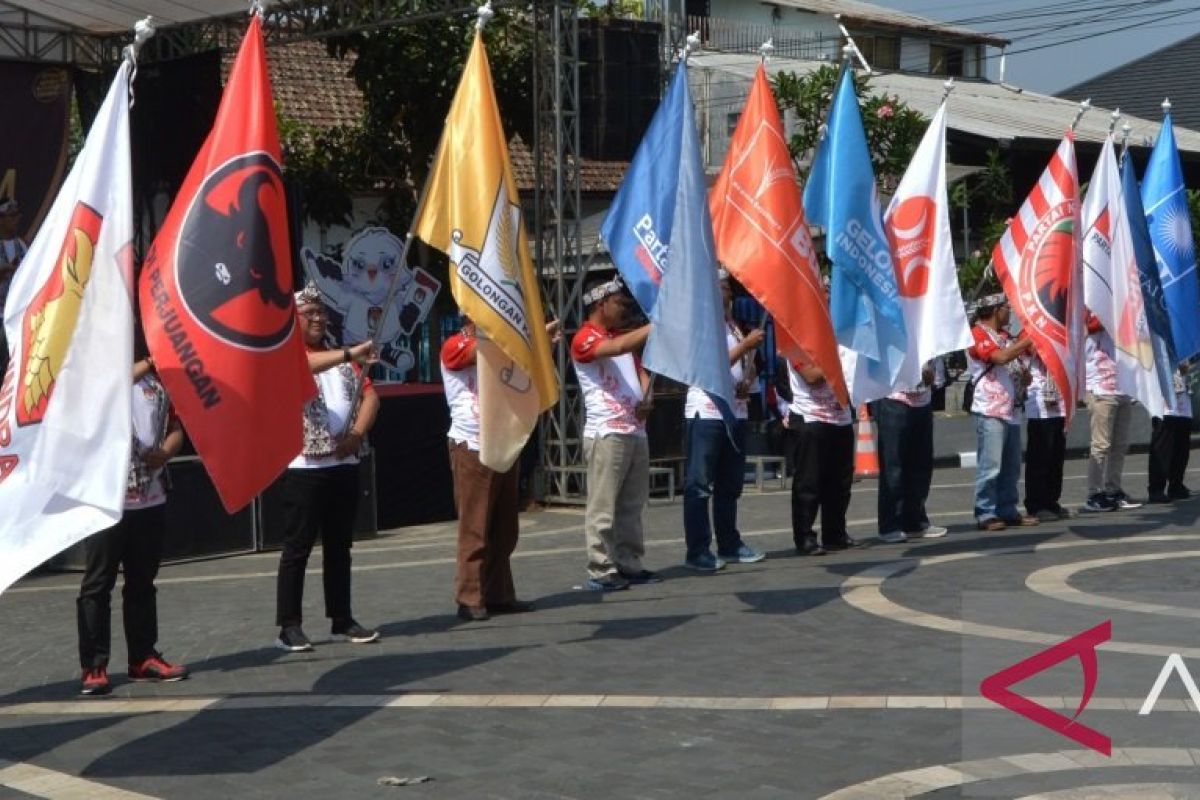 KPU Sukabumi gelar kirab bendera 14 parpol sosialisasikan Pemilu 2024