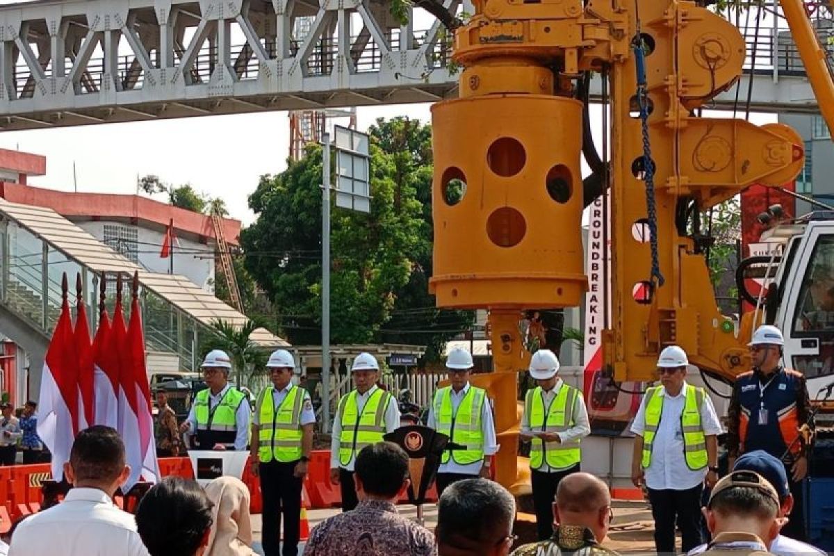 Menhub Budi Karya "groundbreaking" pembangunan LRT rute Velodrome-Manggarai