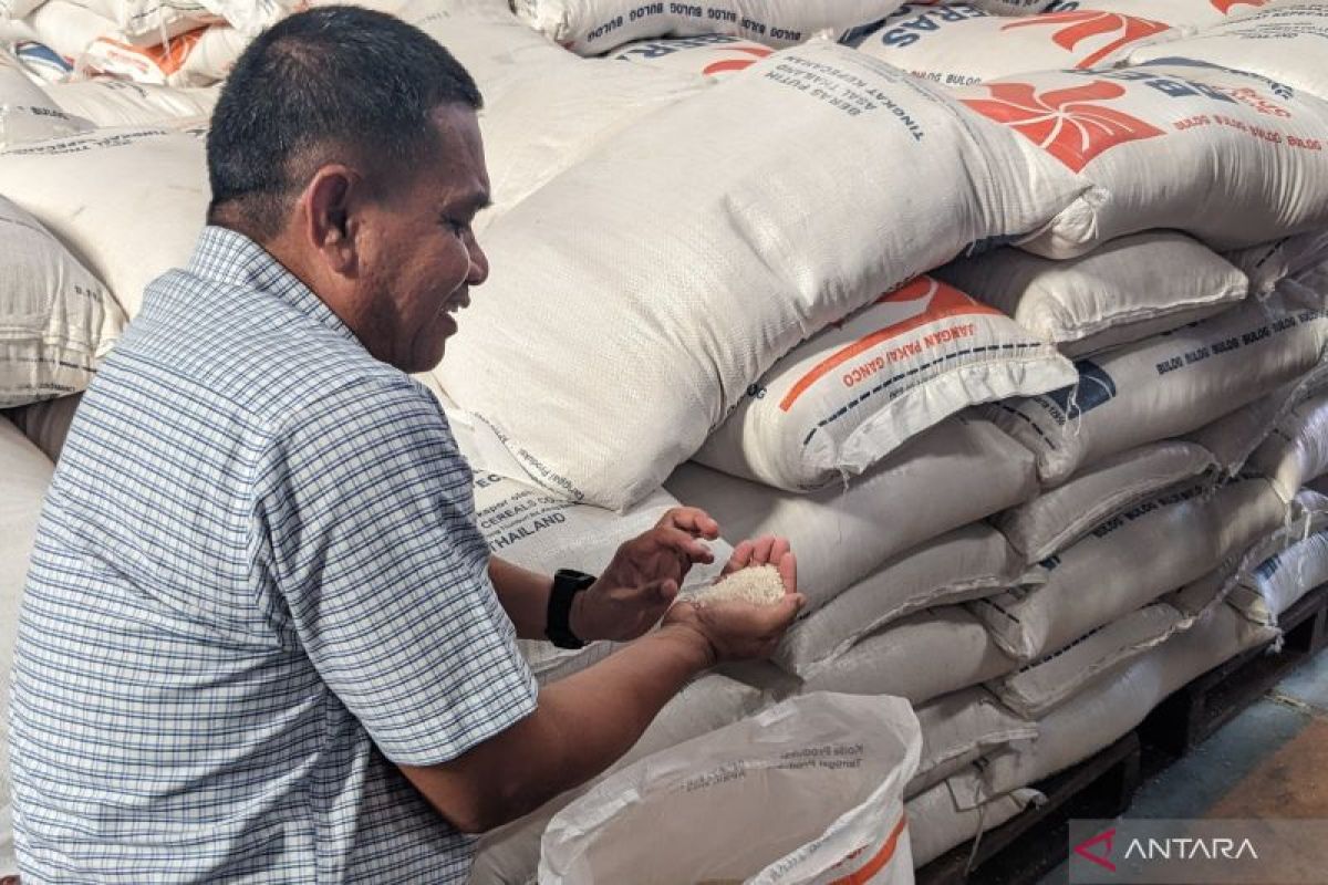 Bulog Sumut jual beras ke penggilingan Rp12.000 per kilogram
