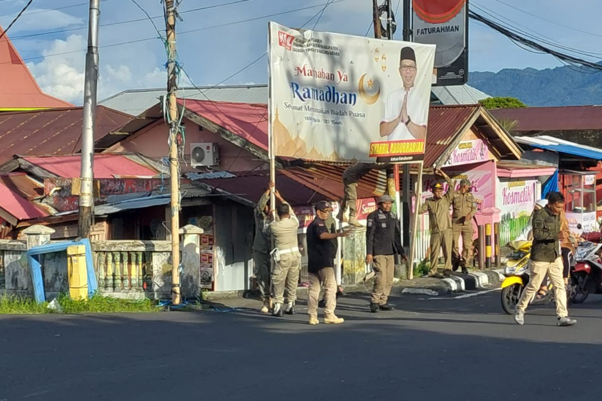 Bawaslu Malut minta seluruh parpol tertibkan atribut di tempat umum