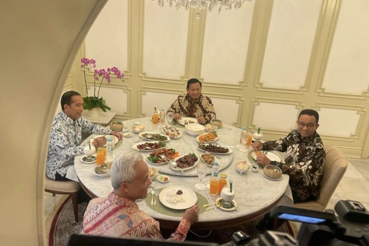 Jokowi hosts lunch for three presidential candidates at Merdeka Palace