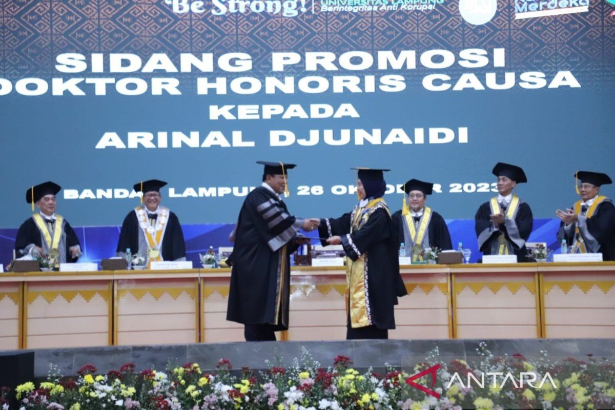 Gubernur Lampung dianugerahi gelar doktor kehormatan