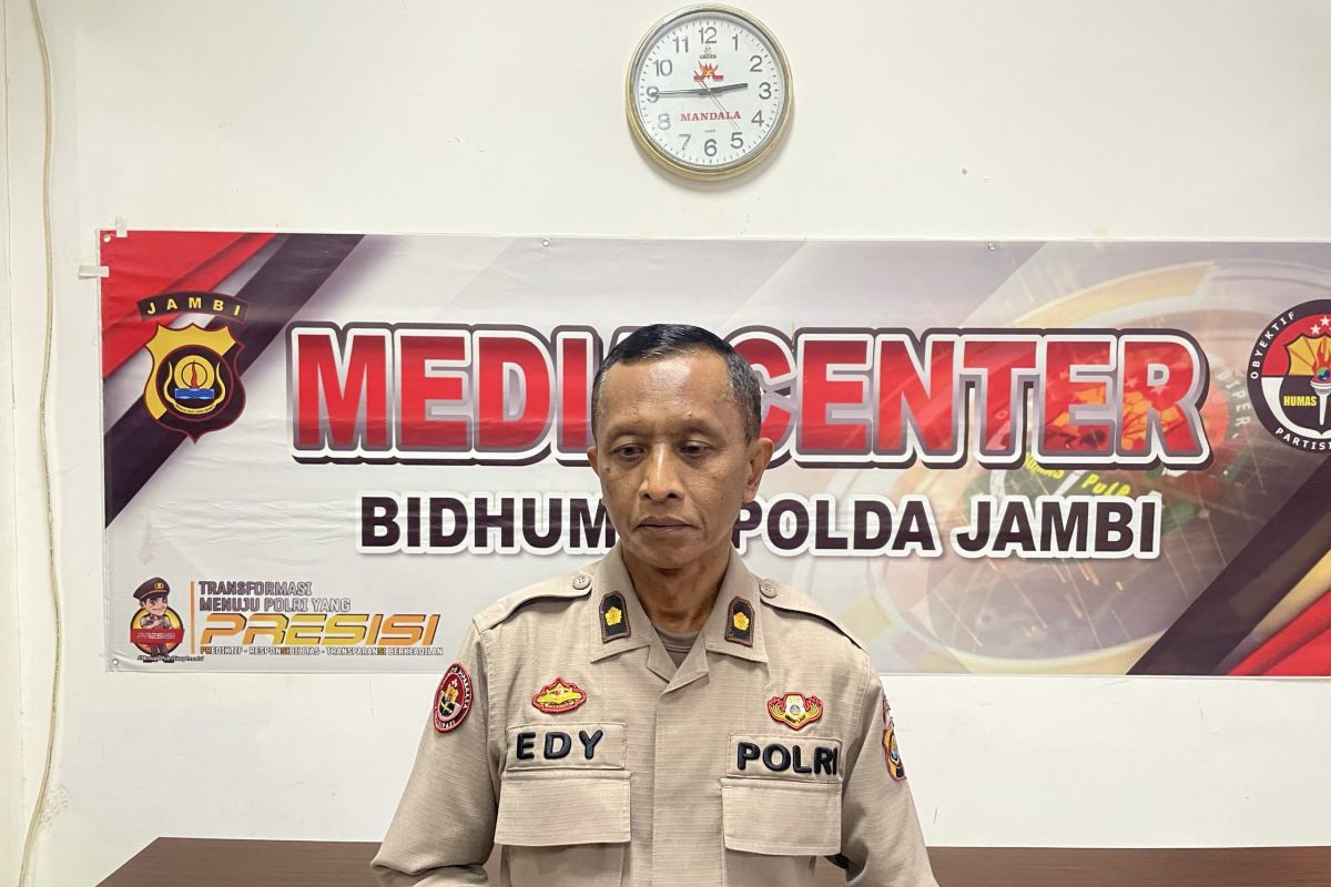 Geng motor bacok polisi