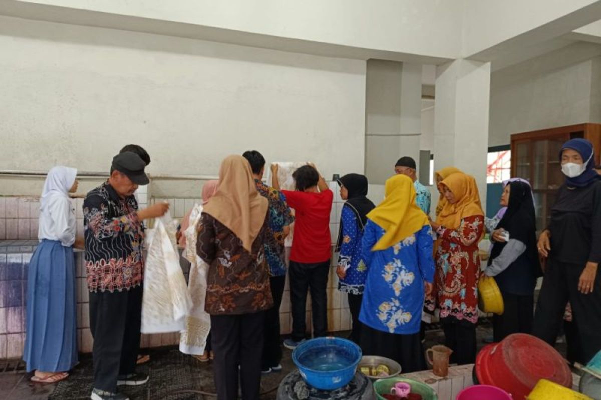 Perajin batik ikuti pelatihan komptensi di BBSJIKB Yogyakarta