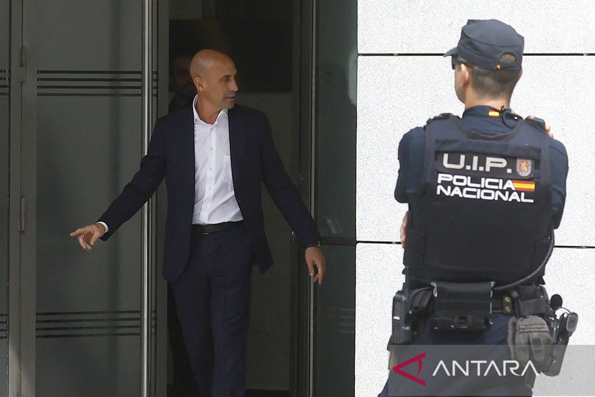 Polisi memeriksa kantor Federasi Sepak Bola Spanyol atas dugaan korupsi