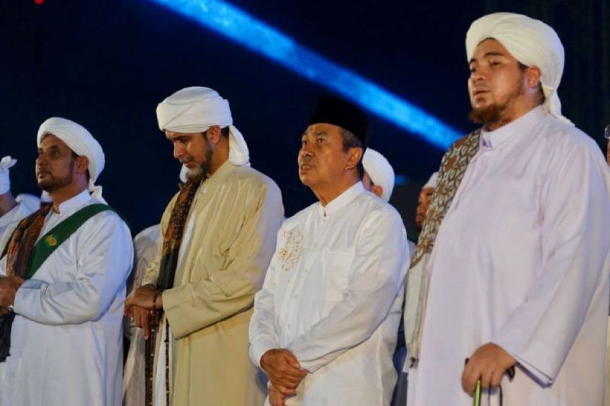 Ada empat penceramah kondang,  ribuan warga Pekanbaru penuhi Masjid Raya Annur