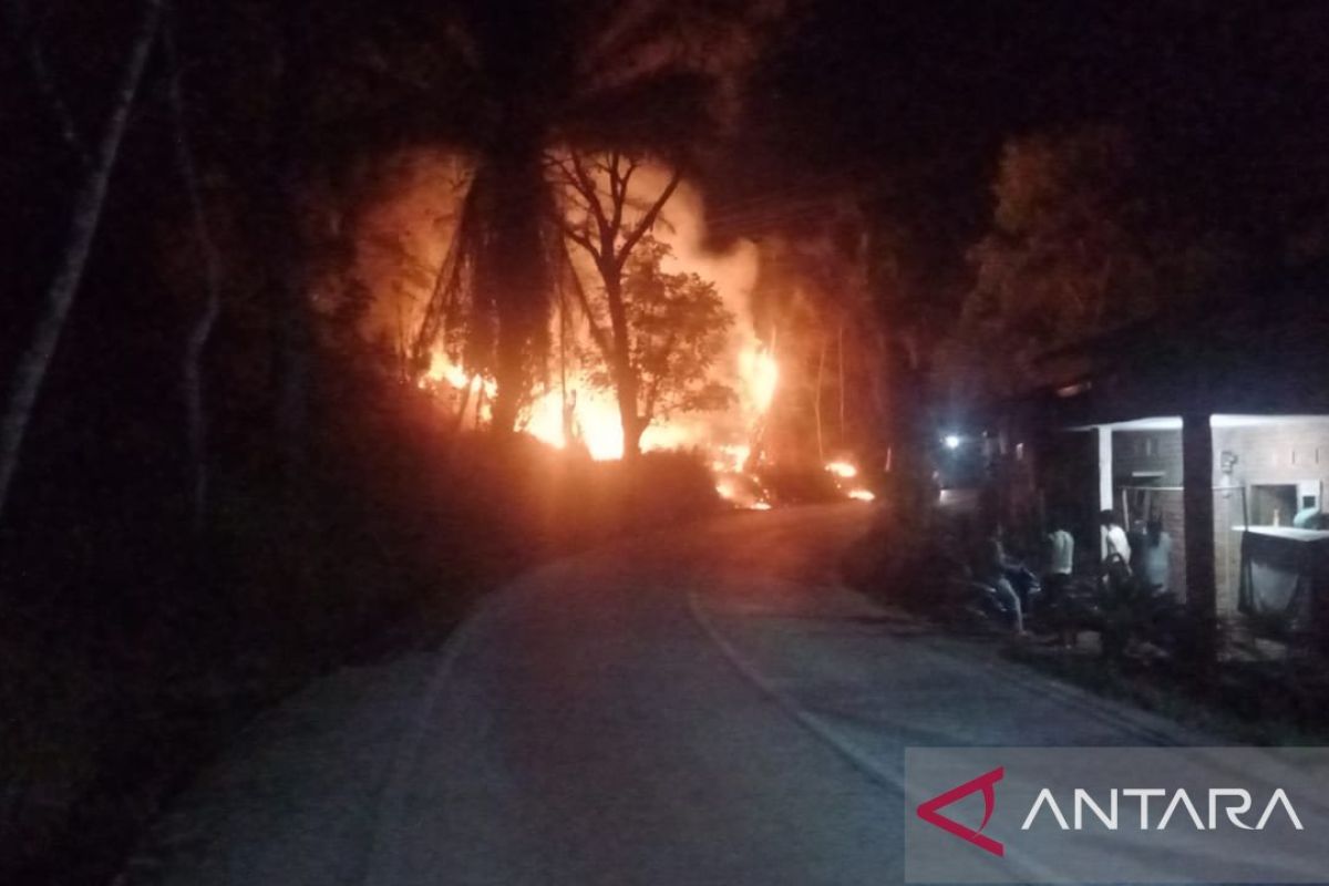 Longsor dan kebakaran lahan landa dua kecamatan di Sukabumi