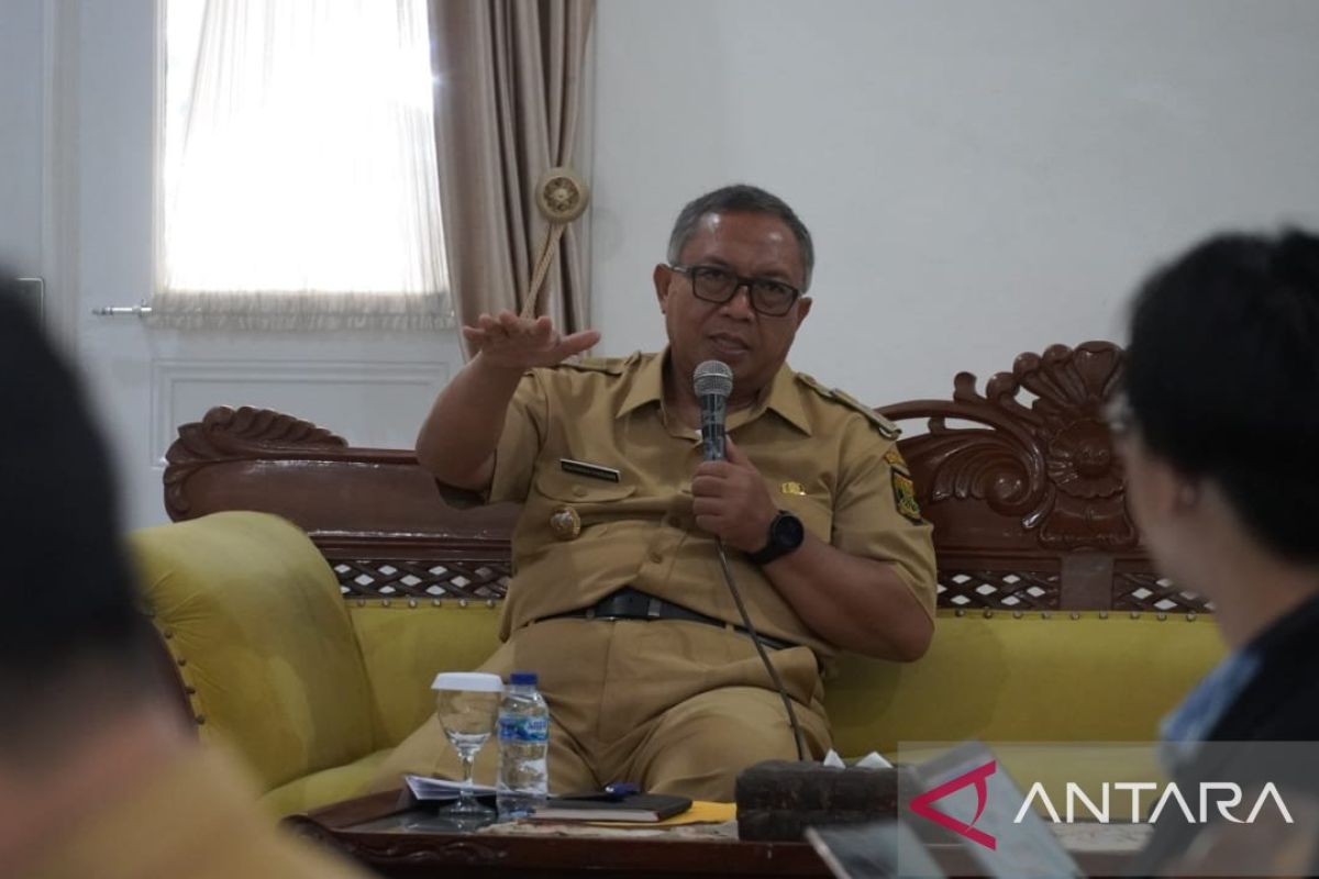 Bupati Sukabumi minta tangani pelajar KBM di tenda