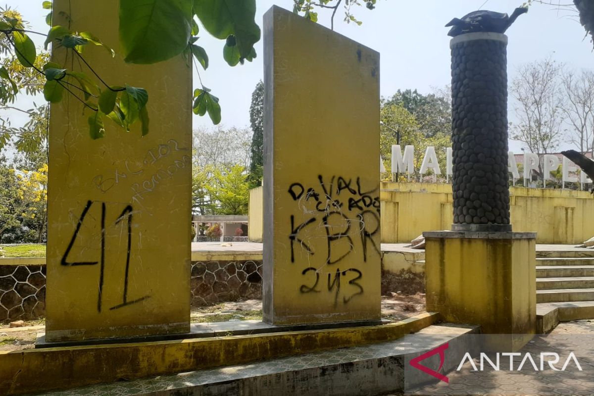 Fasilitas umum dan taman di Palabuhanratu Sukabumi jadi sasaran aksi vandalisme