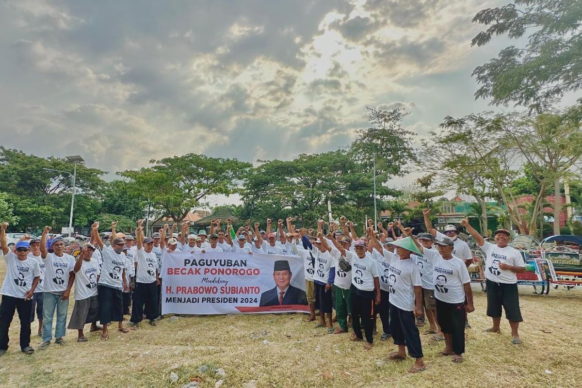 Ratusan penarik becak di Ponorogo bertekad menangkan Prabowo-Gibran