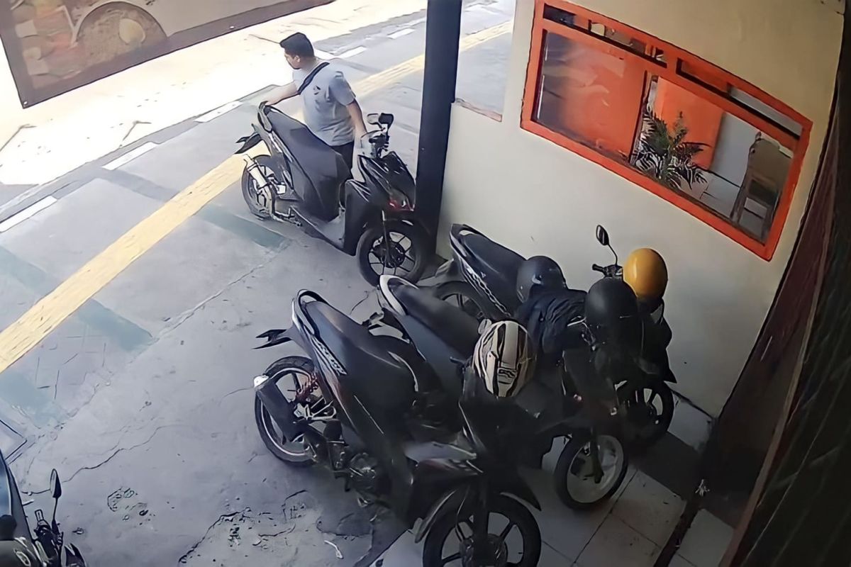 Modus tawarkan kerja, maling bawa motor korbannya di Pondok Kopi