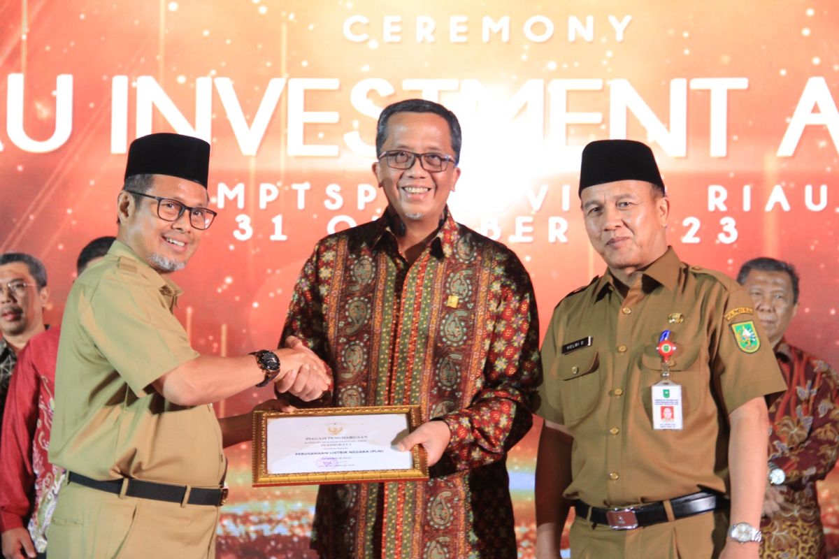 PLN raih juara pertama di Riau Investment Award 2023