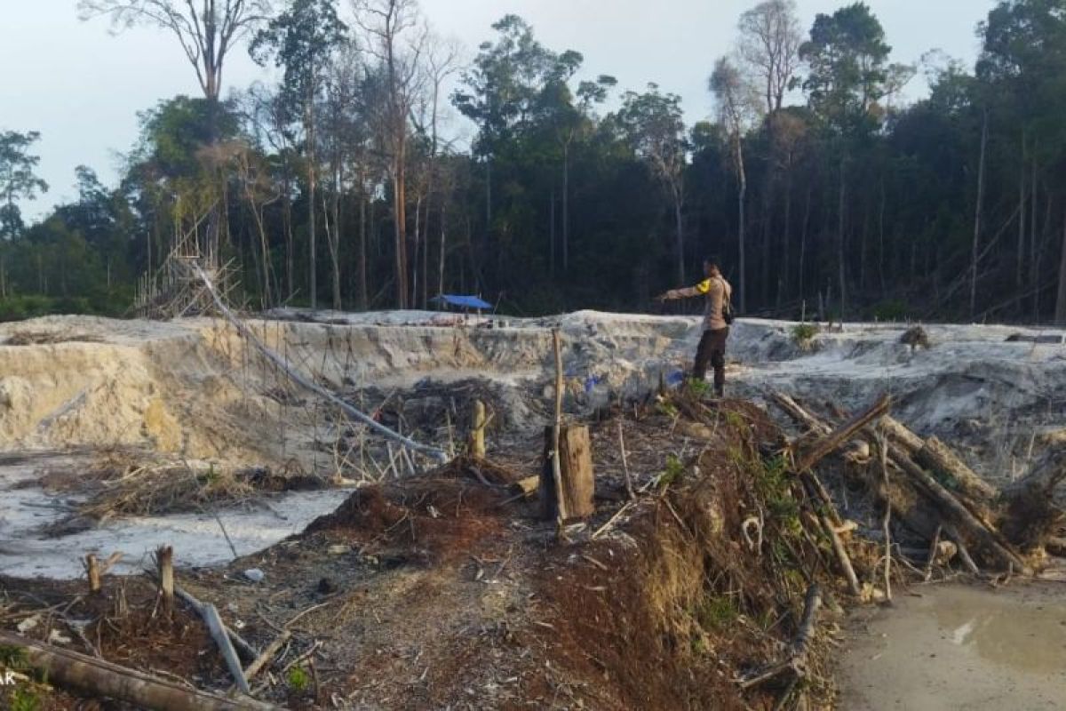 Polisi tertibkan tambang emas ilegal di perbatasan RI-Malaysia di Kalbar