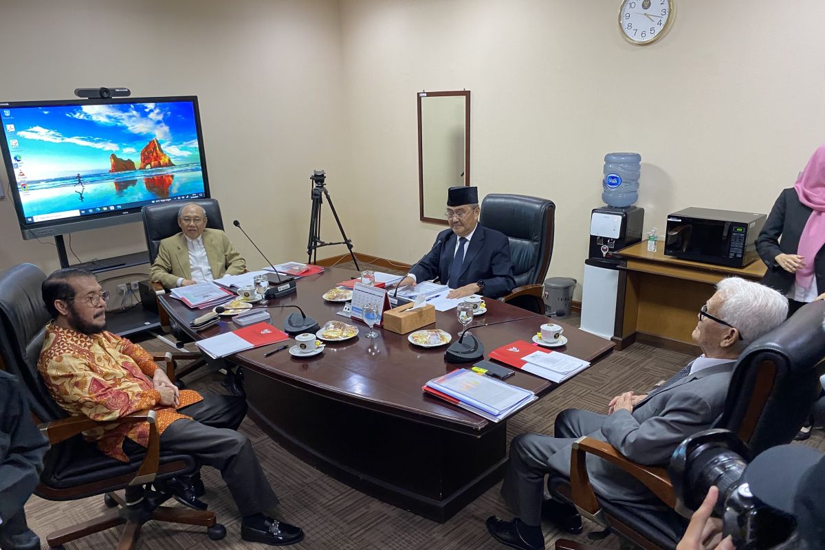 MKMK memeriksa Anwar Usman secara tertutup