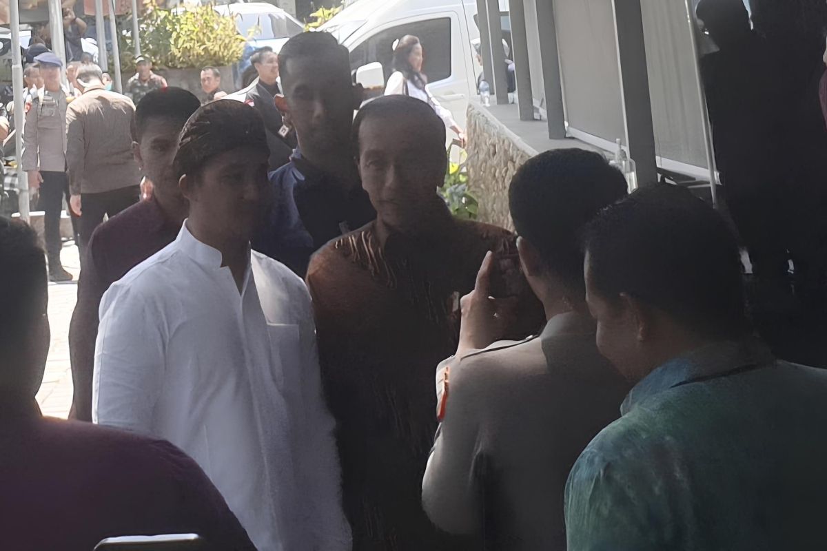 Presiden Jokowi ngobrol politik hingga LRT bersama tokoh Bali