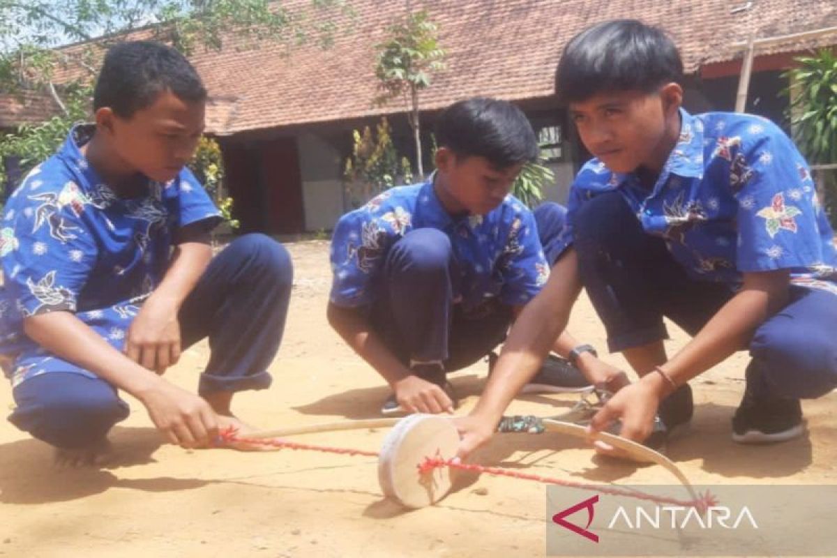 Sekolah di Sumenep berupaya menghidupkan kembali permainan tradisional