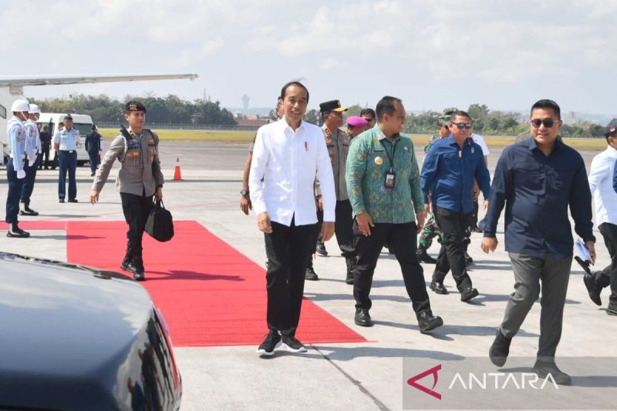 President Jokowi arrives in Bali to open World Hydropower Congress