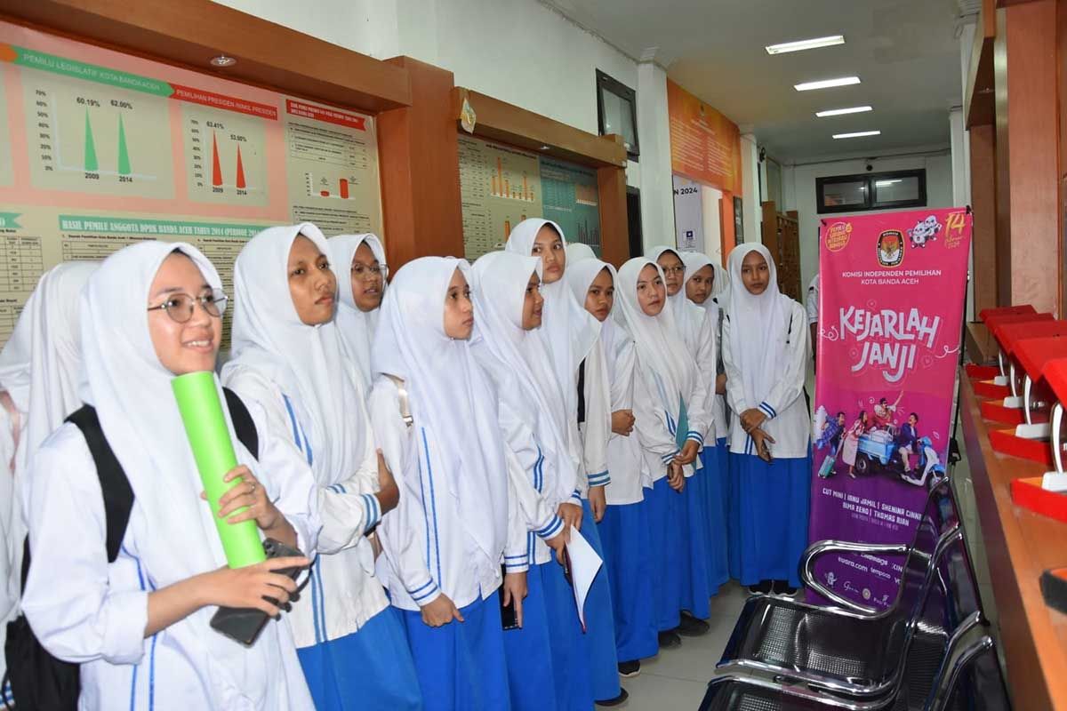 KIP Banda Aceh edukasi tahapan pemilu kepada puluhan pelajar