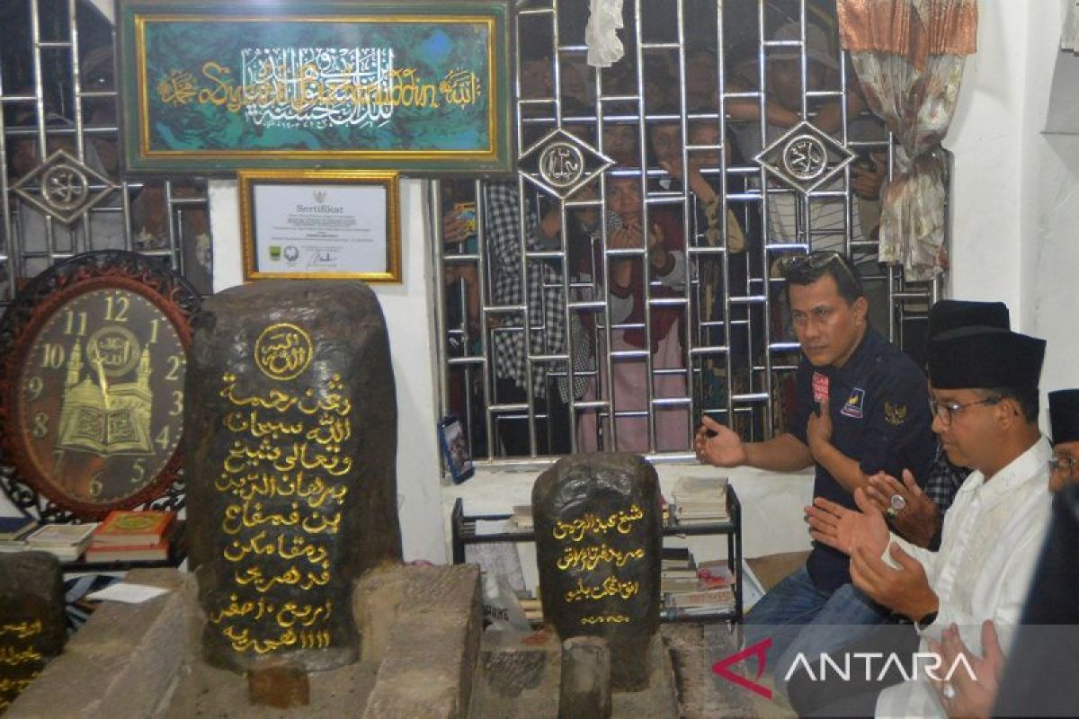 Anies Baswedan ziarah ke makam Syekh Burhanuddin ANTARA News