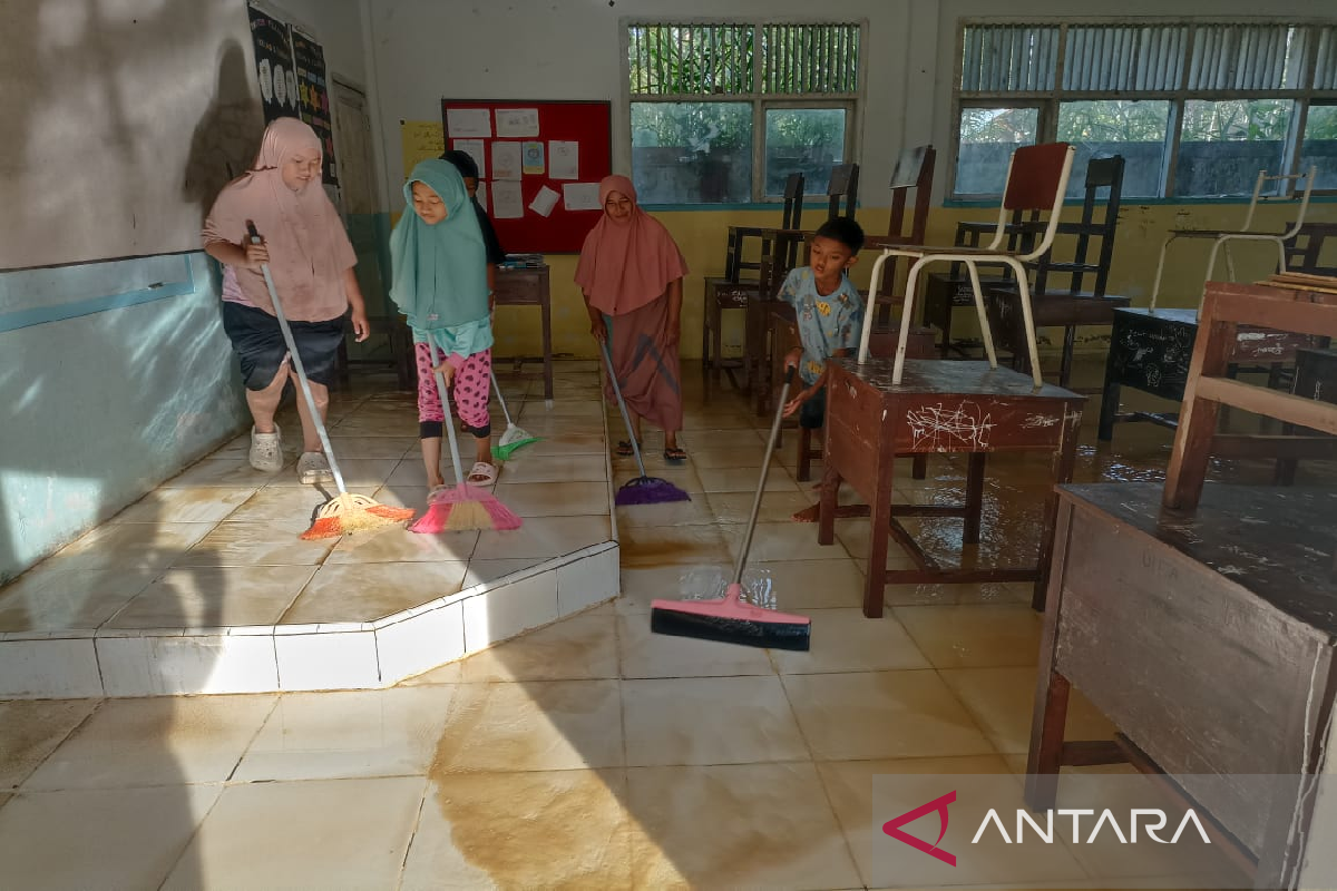 Proses belajar mengajar dua sekolah di Aceh Jaya terganggu banjir